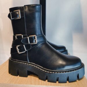 Botas con hebillas